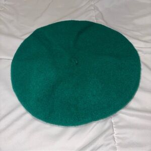 Liz Claiborne Vintage Kelly Irish green 100% wool Beret Hat
